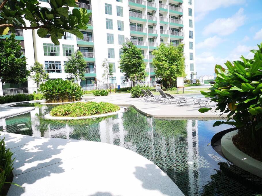 YOLO Budget CONDO Premium Facilities Johor Bahru Exterior foto